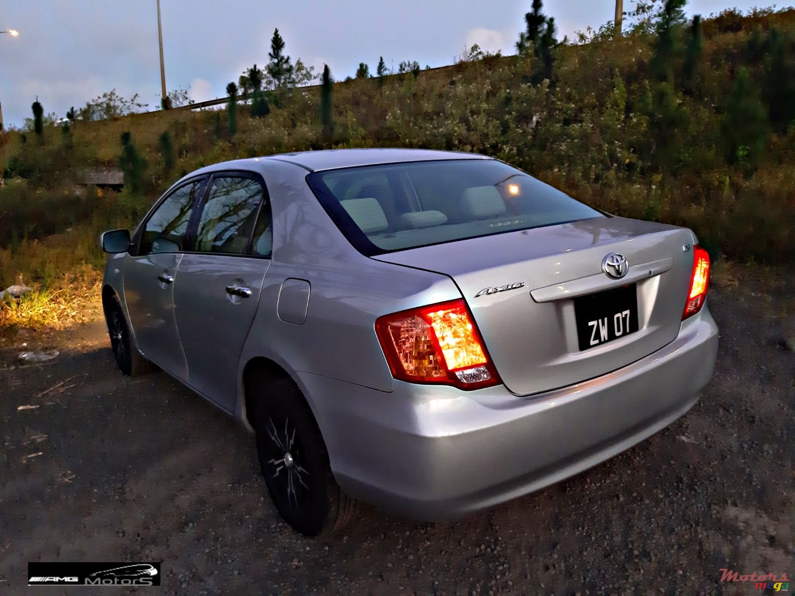 2007' Toyota Axio X photo #2