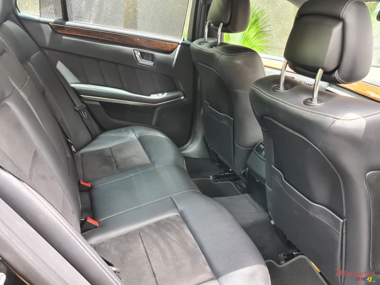 2011' Mercedes-Benz E-Class photo #6