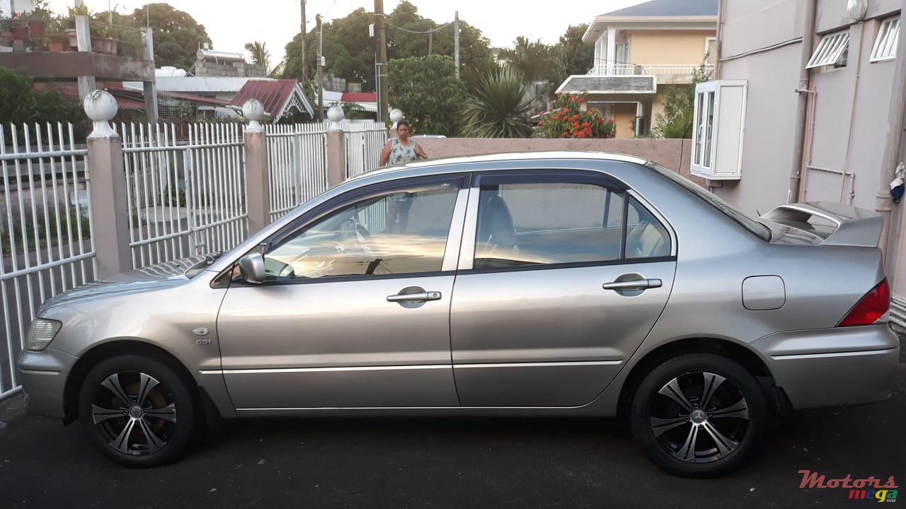 2002' Mitsubishi Lancer photo #5