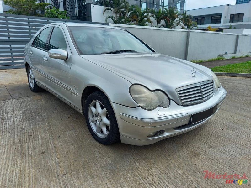 2001' Mercedes-Benz C 200 KOMPRESSO photo #1