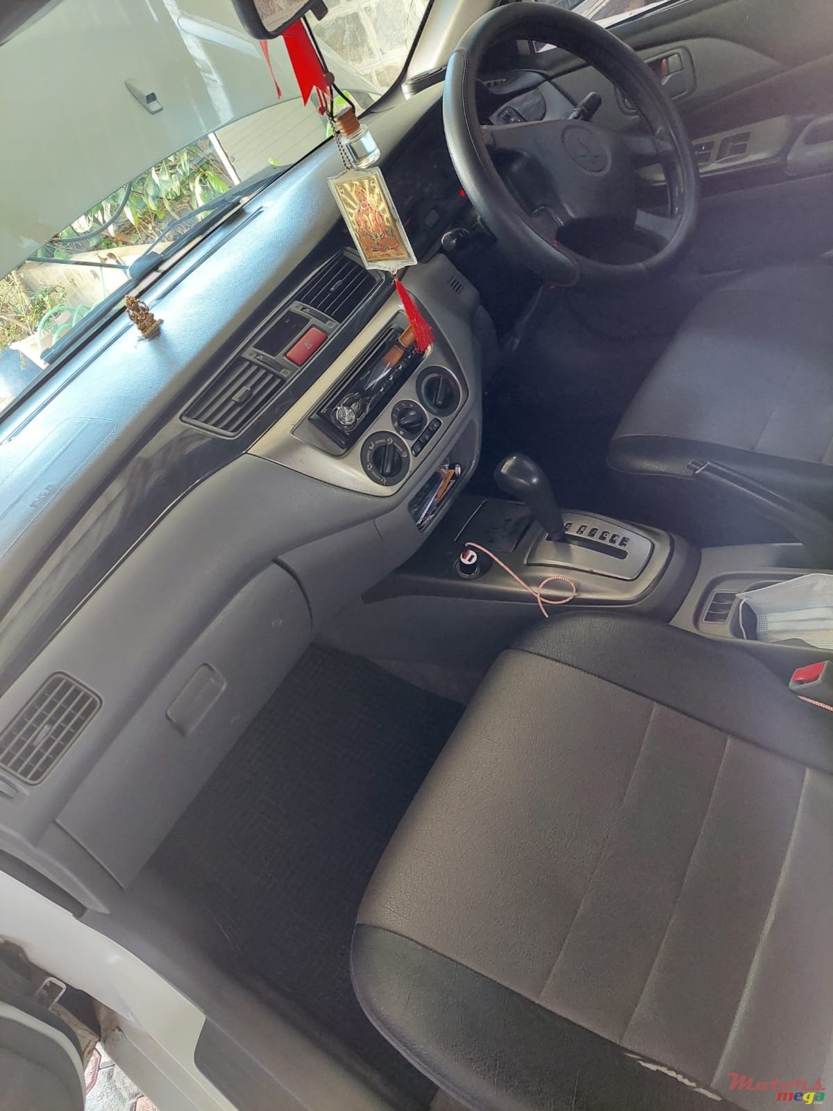 2004' Mitsubishi Lancer photo #5