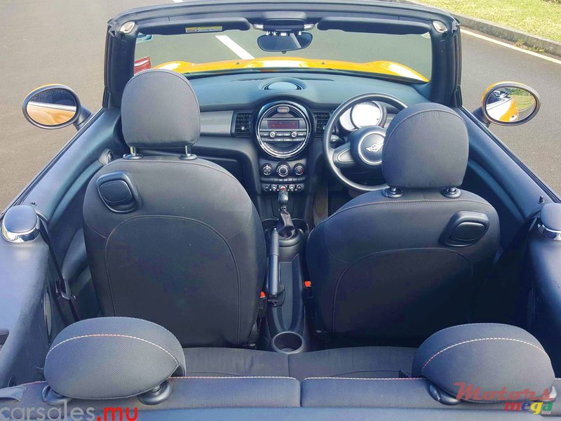2017' MINI Cooper Cabrio photo #6
