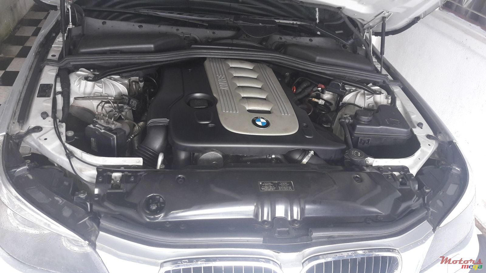 2004' BMW 525 photo #4