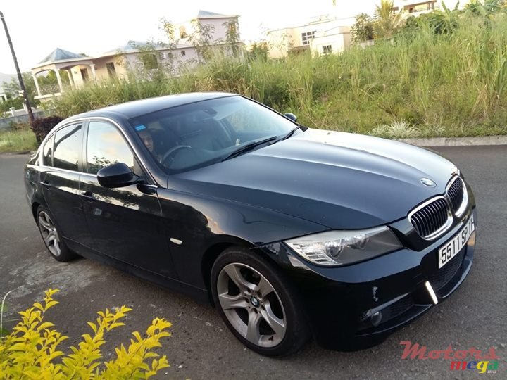 2011' BMW 3 Series photo #2