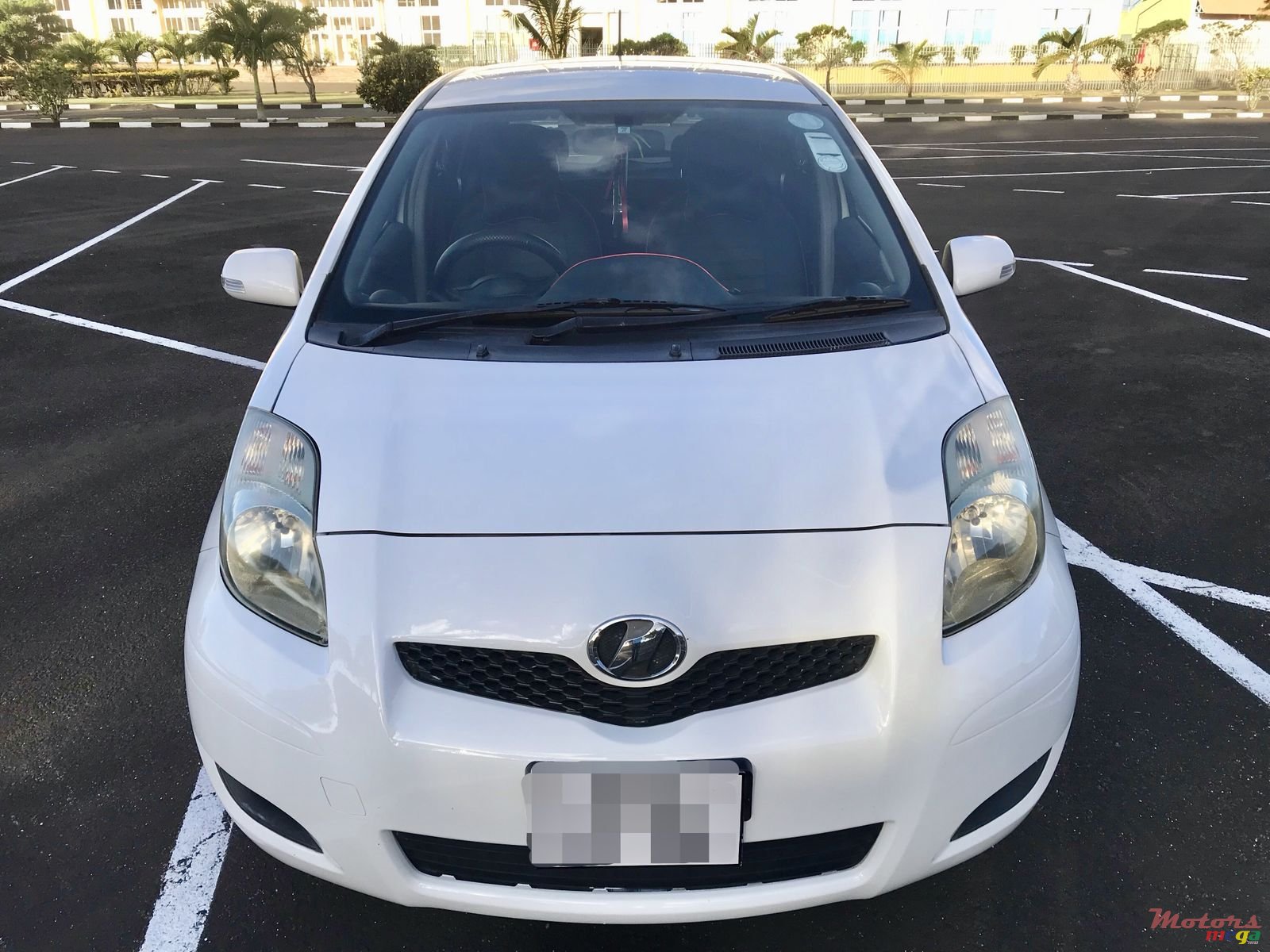 2008' Toyota Vitz photo #1