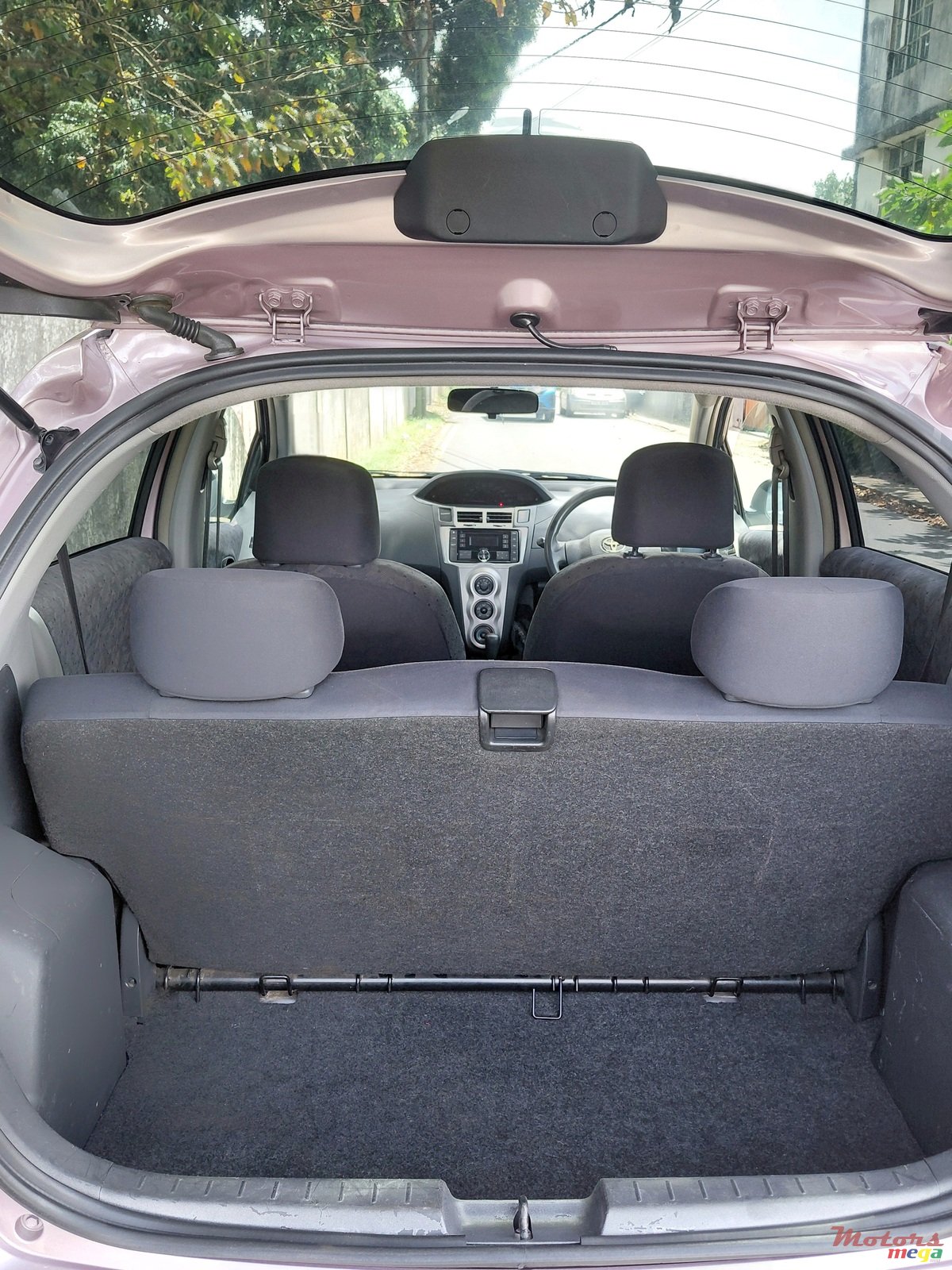 2010' Toyota Vitz photo #5