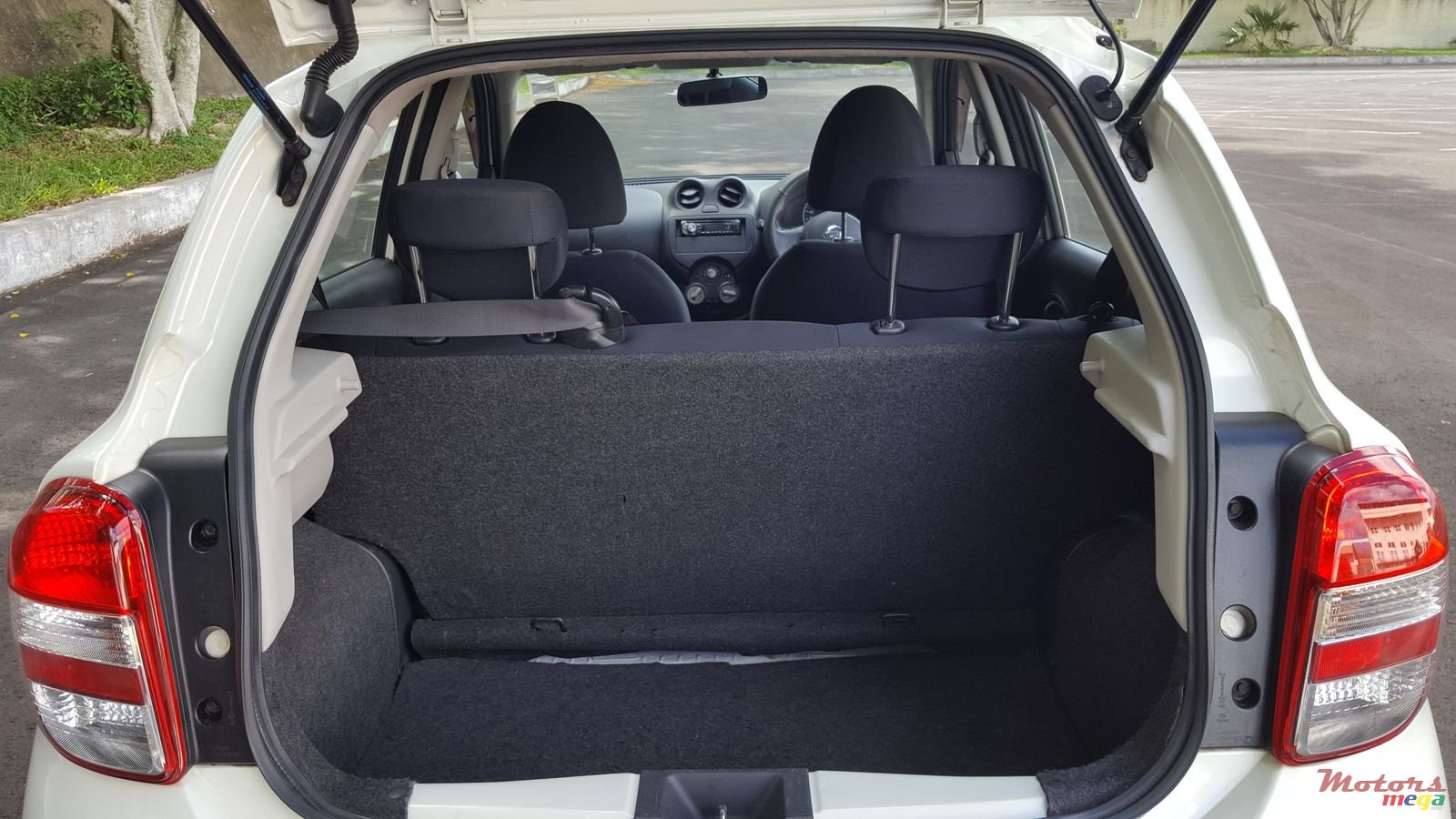 2011' Nissan March photo #7