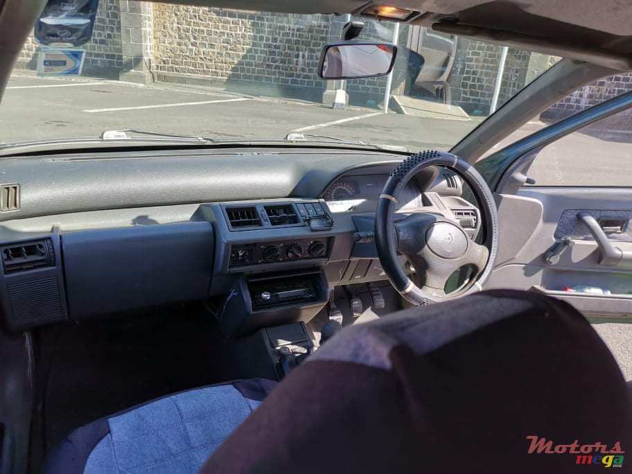 1997' Renault Clio photo #6