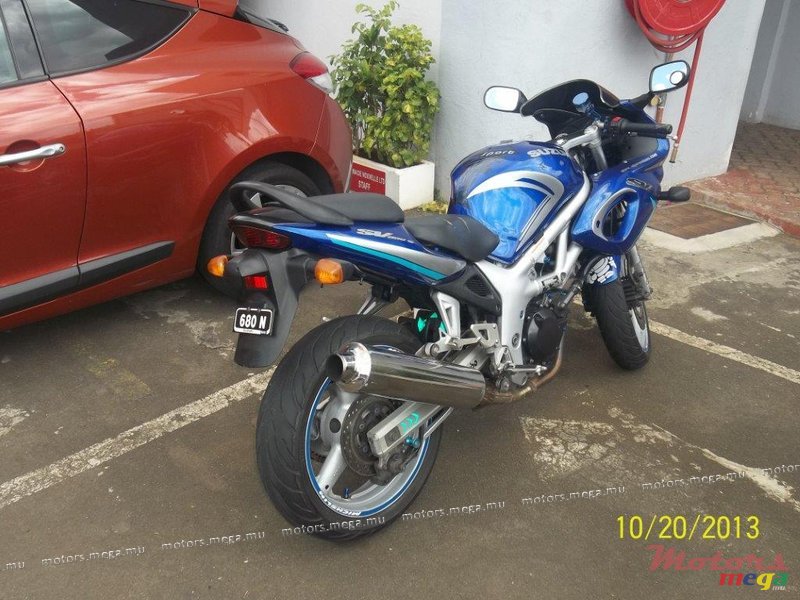 2004' Suzuki photo #2