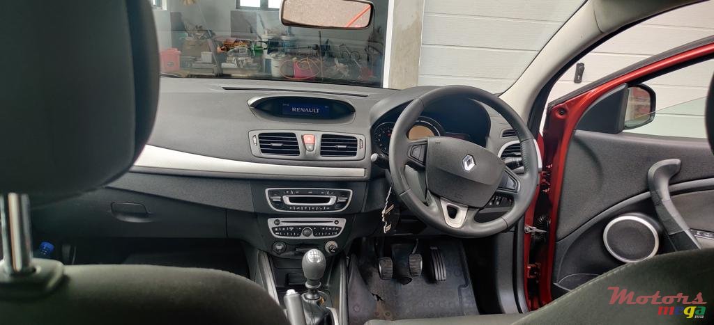 2009' Renault Megane photo #1