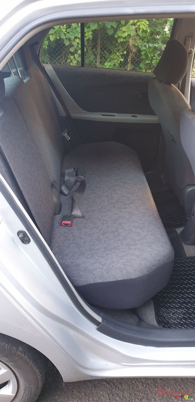 2009' Toyota Vitz photo #6