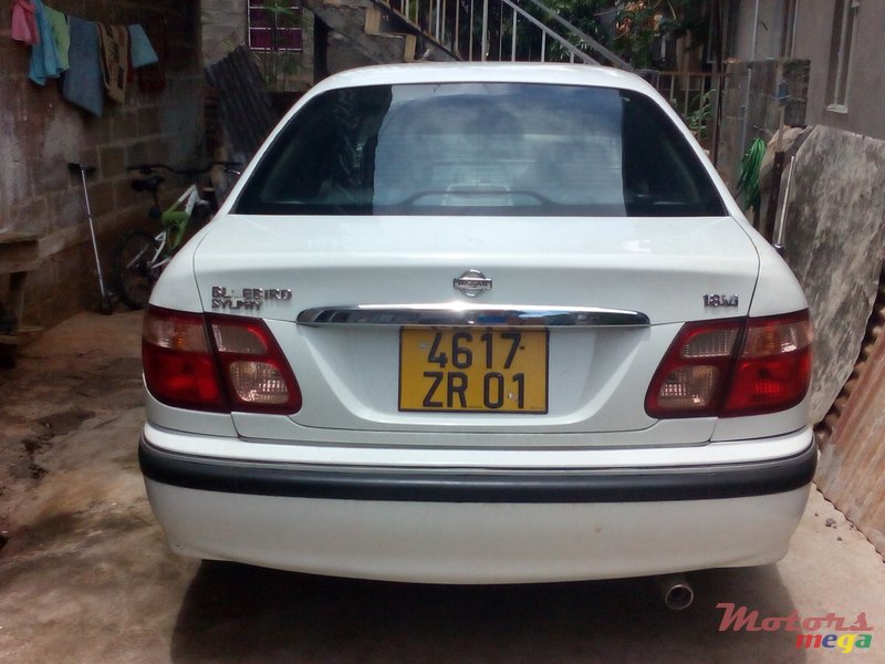 2001' Nissan Sunny photo #2