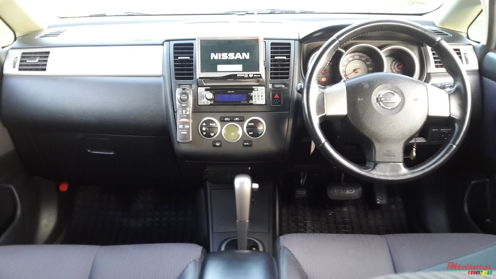 2006' Nissan Tiida Hatchback photo #3