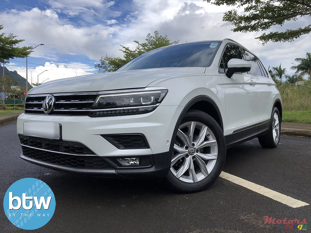2017' Volkswagen Tiguan HIGHLINE photo #2