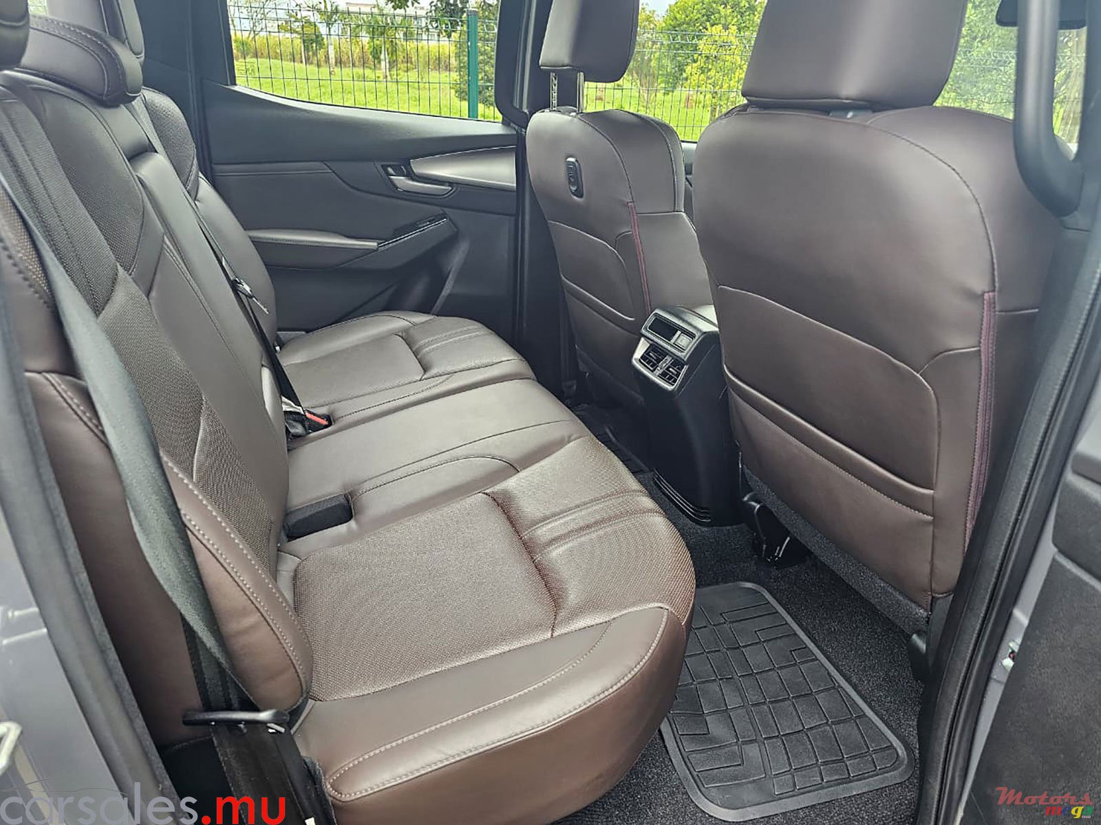 2023' Mazda BT-50 Signature 3.0 4x4 photo #5