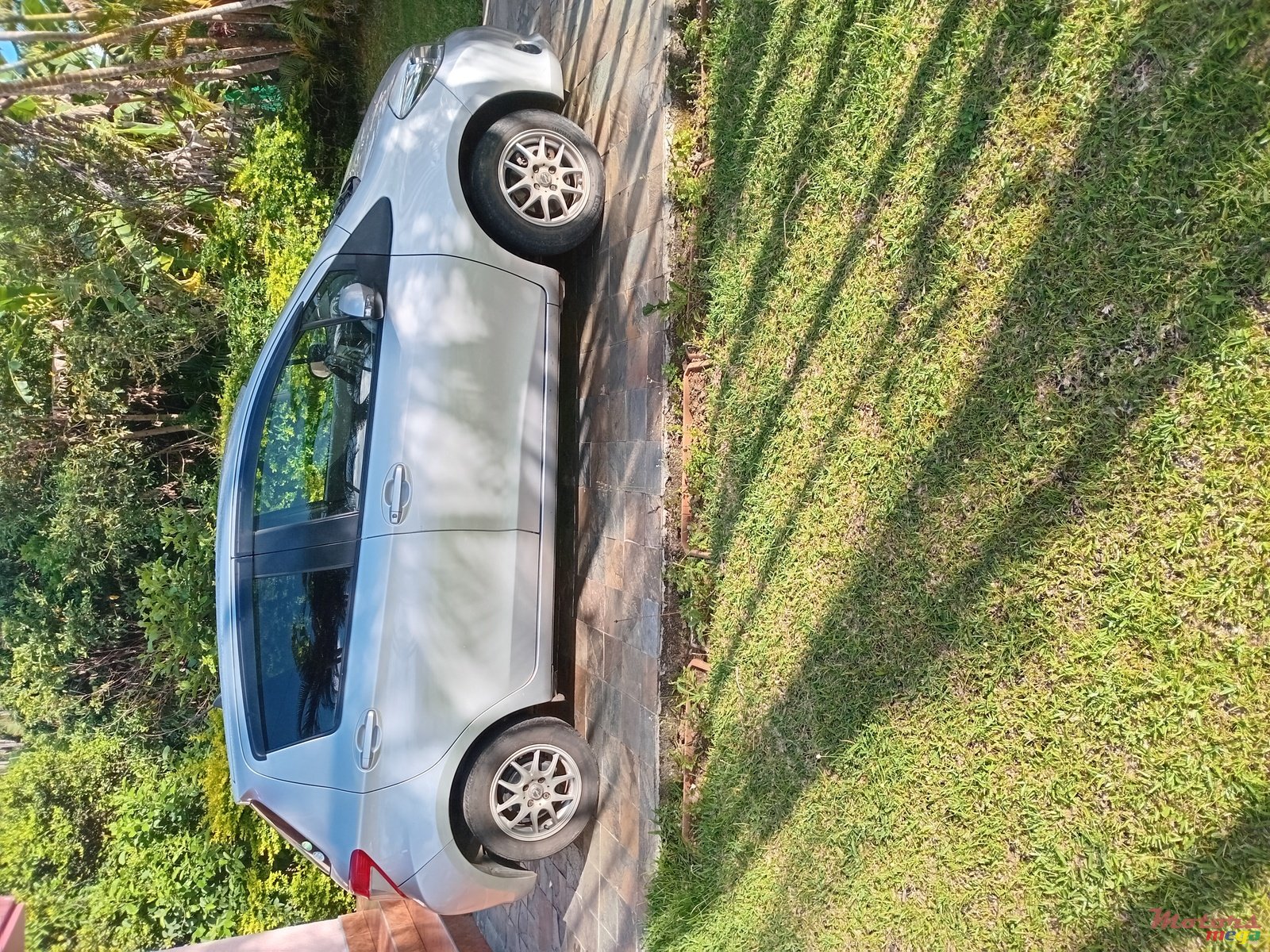 2014' Toyota Vitz photo #2