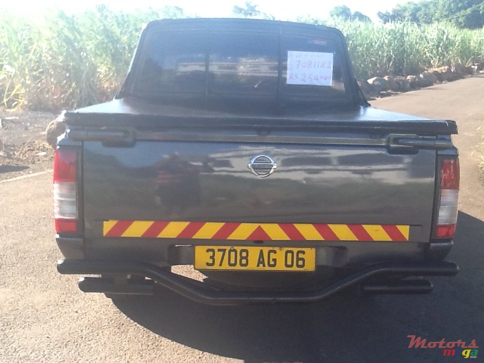 2006' Nissan Navara photo #2