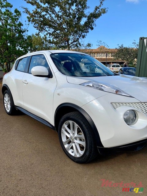 2014' Nissan Juke White Pearl, black leather photo #5