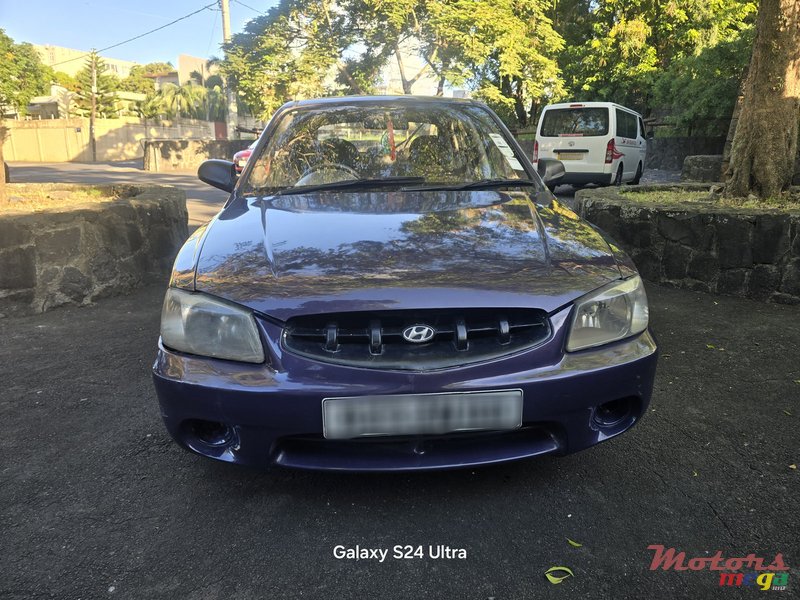 2000' Hyundai Accent photo #1