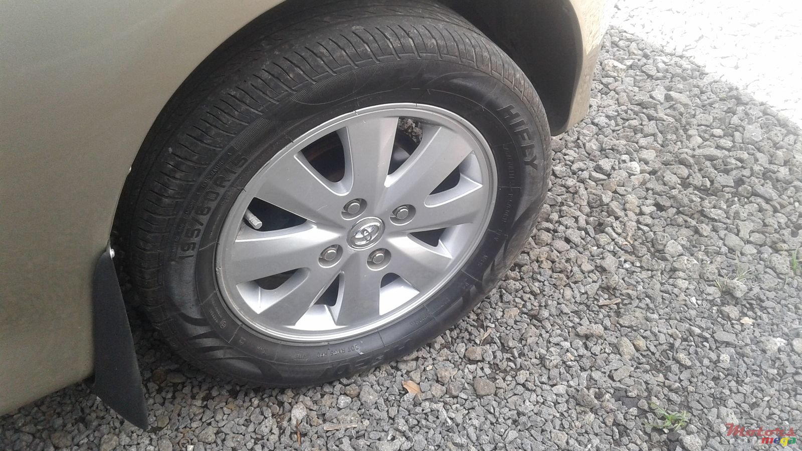 2010' Toyota Avanza photo #3