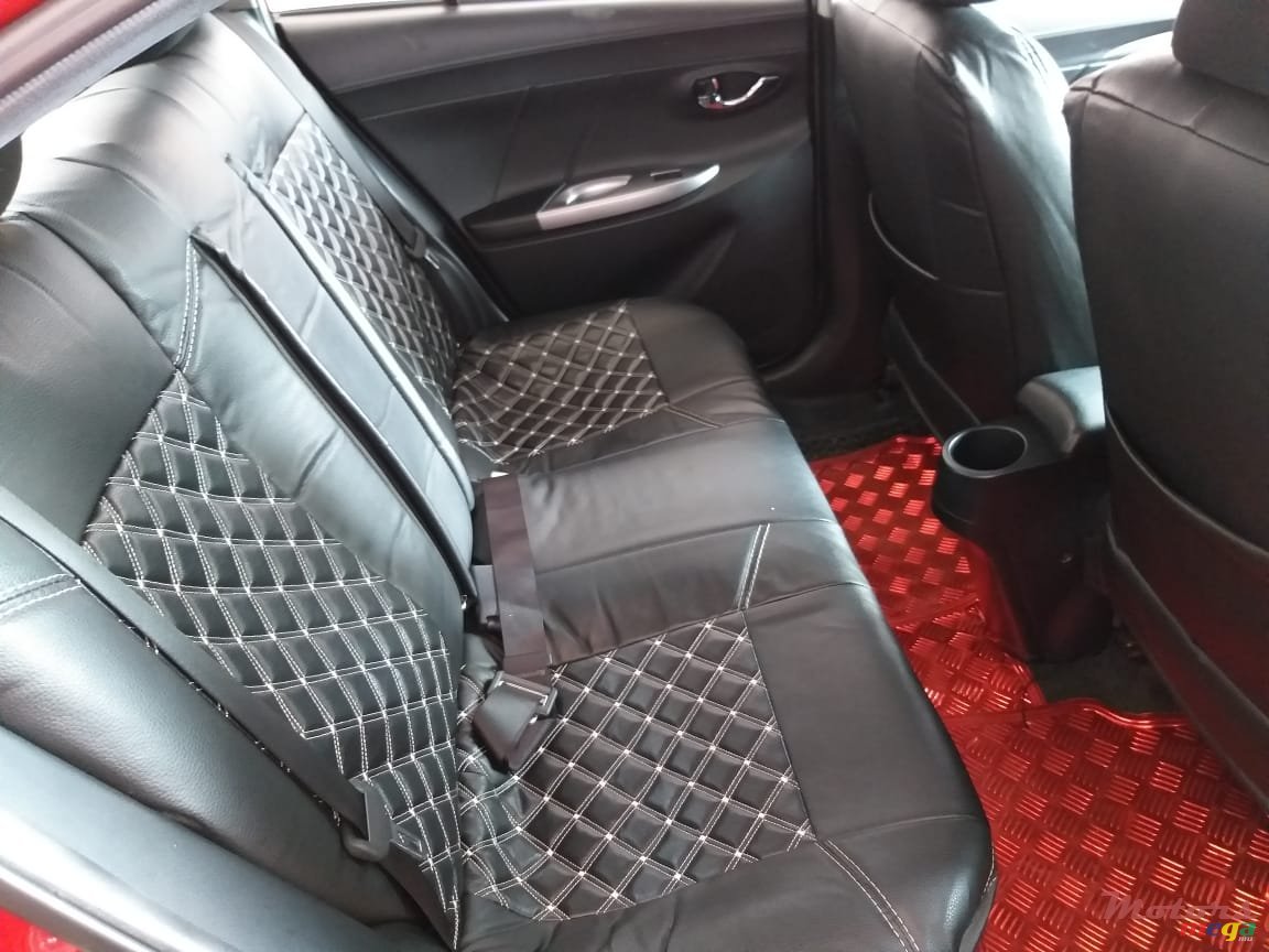 2014' Toyota Yaris photo #4