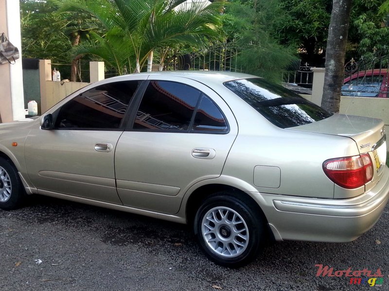 2002' Nissan Sunny photo #1