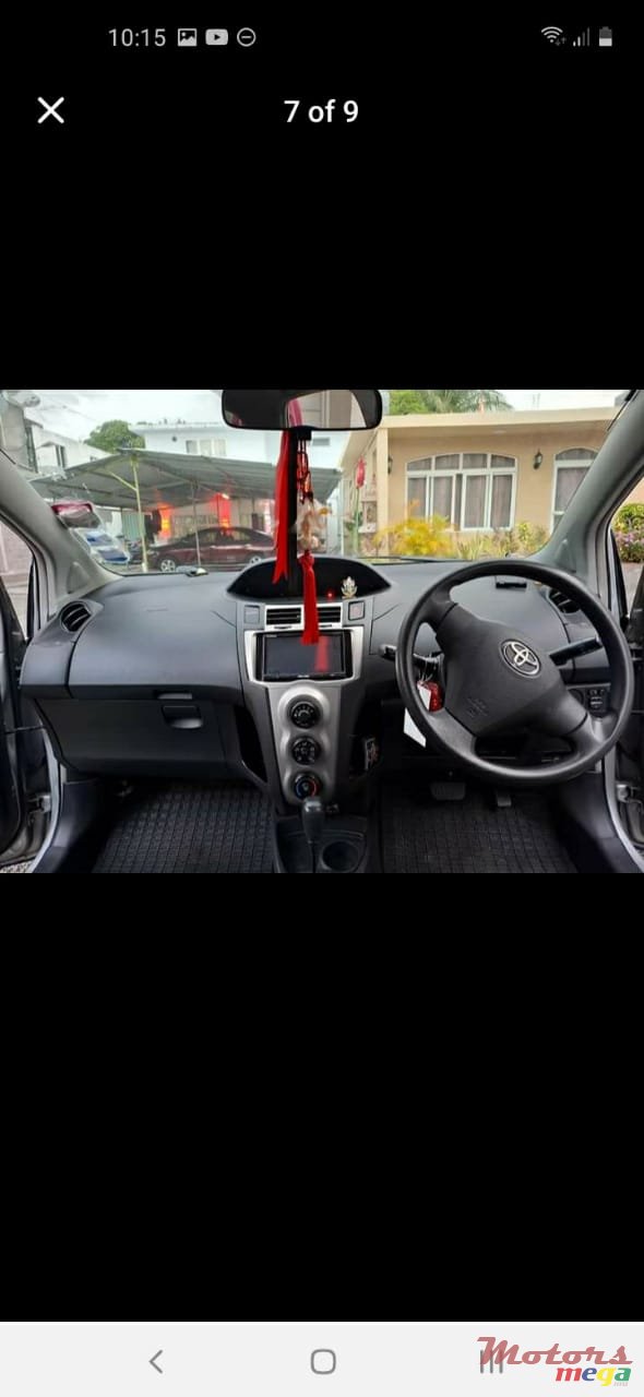 2009' Toyota Vitz photo #3