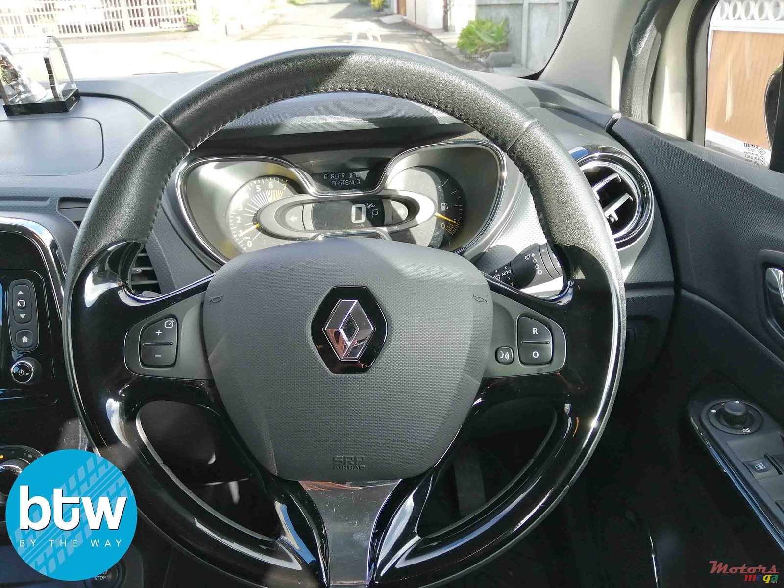 2014' Renault Captur 1.2 Turbo Automatic photo #6