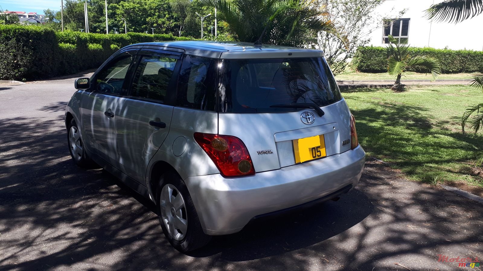 2005' Toyota IST photo #2