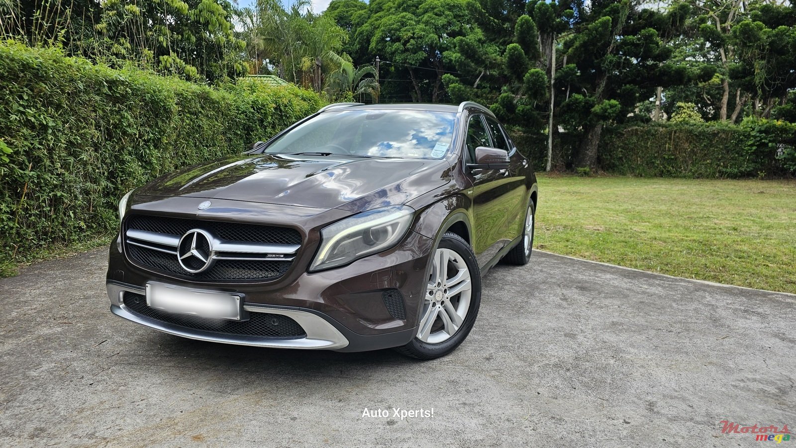 2014' Mercedes-Benz GLA 250 photo #3