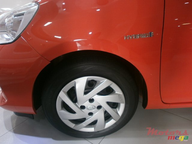 2013' Toyota Aurion Aqua photo #4