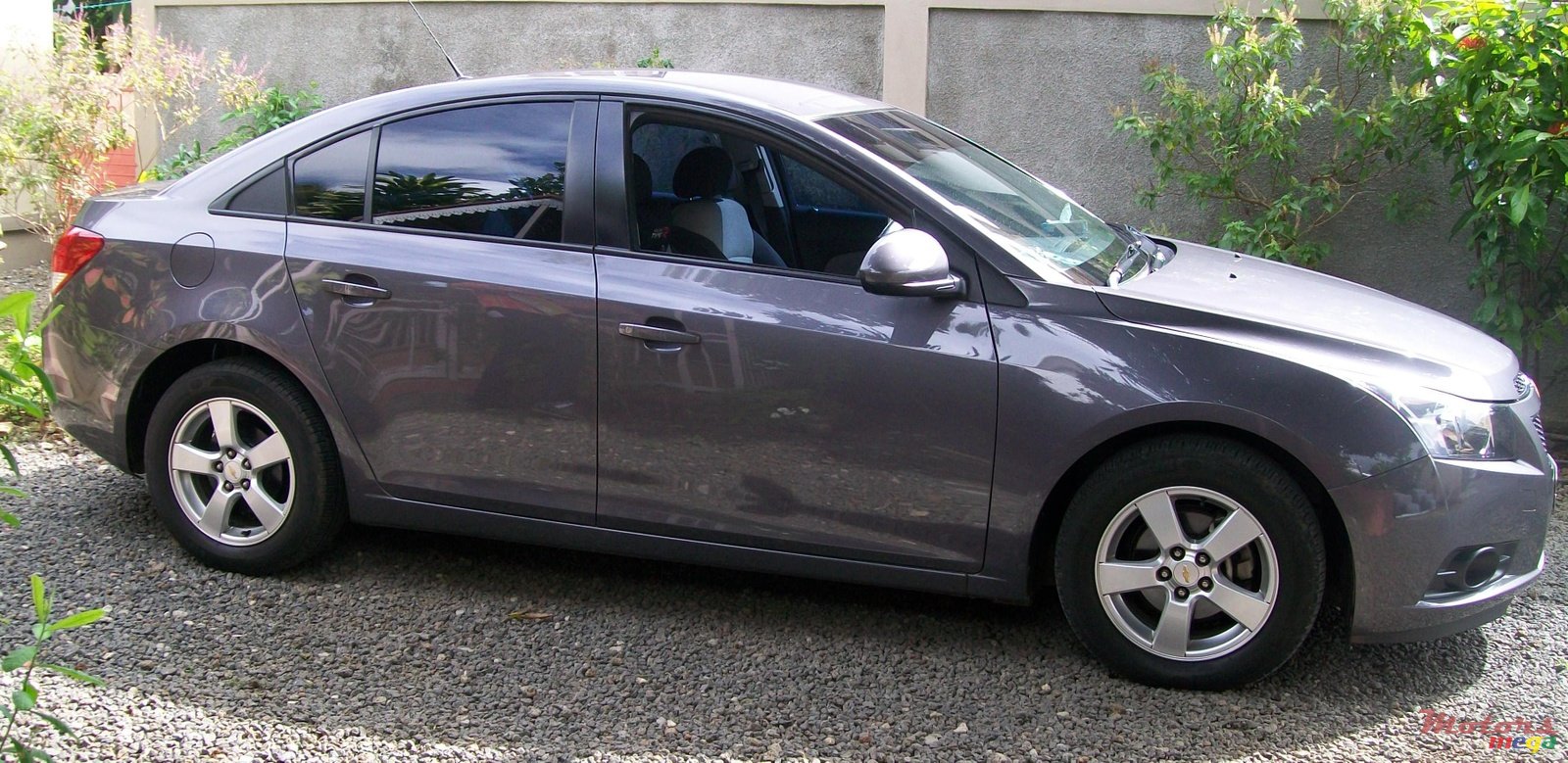 2011' Chevrolet Cruze photo #1