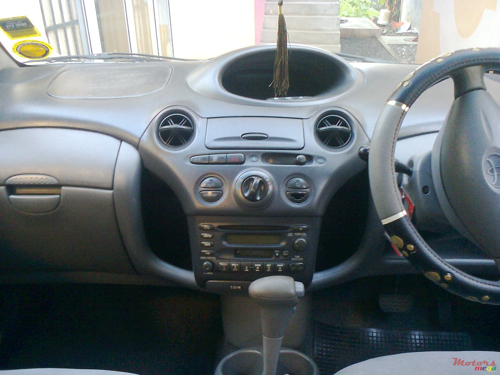 2000' Toyota Vitz photo #3