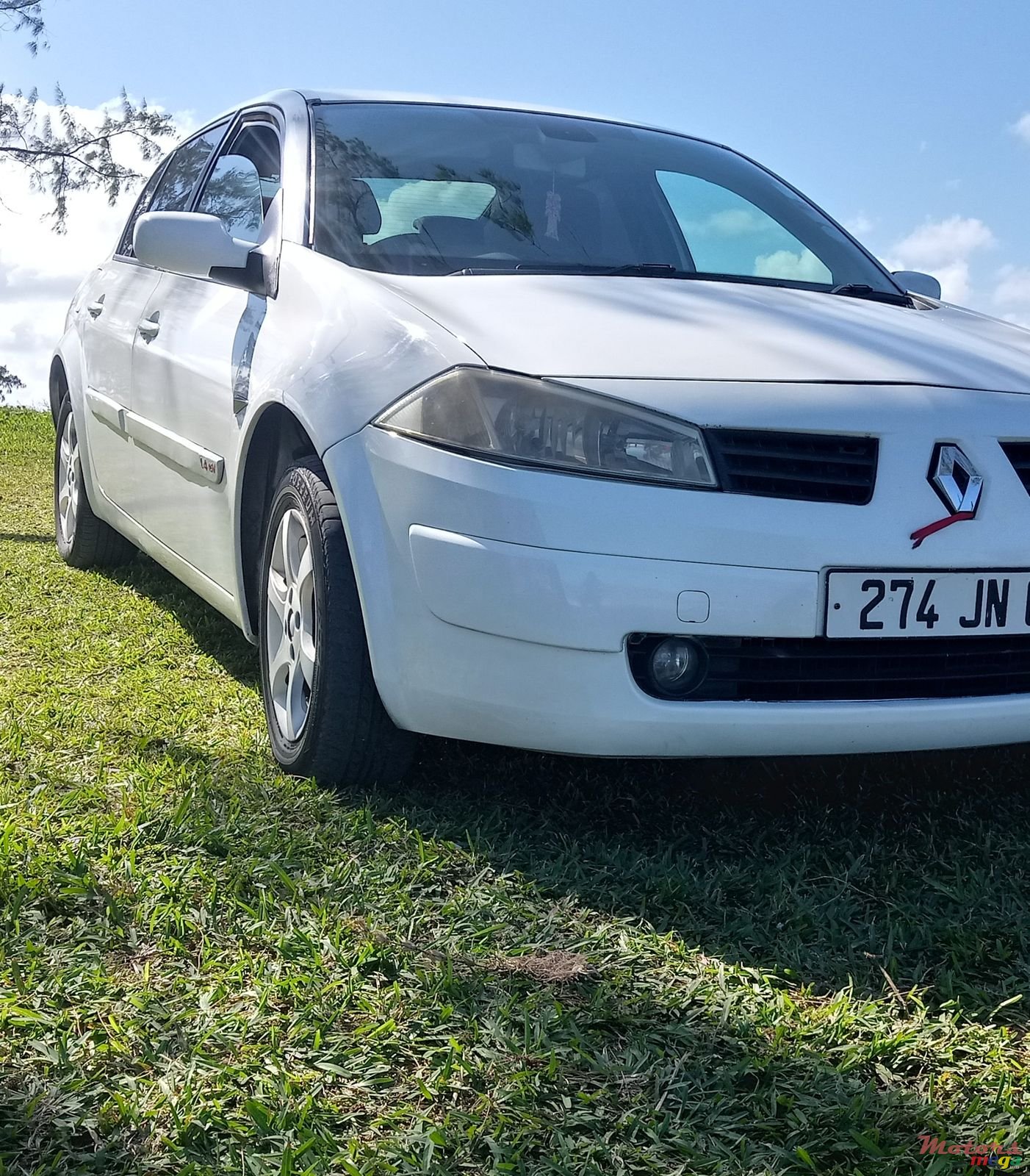 2007' Renault Megane photo #1
