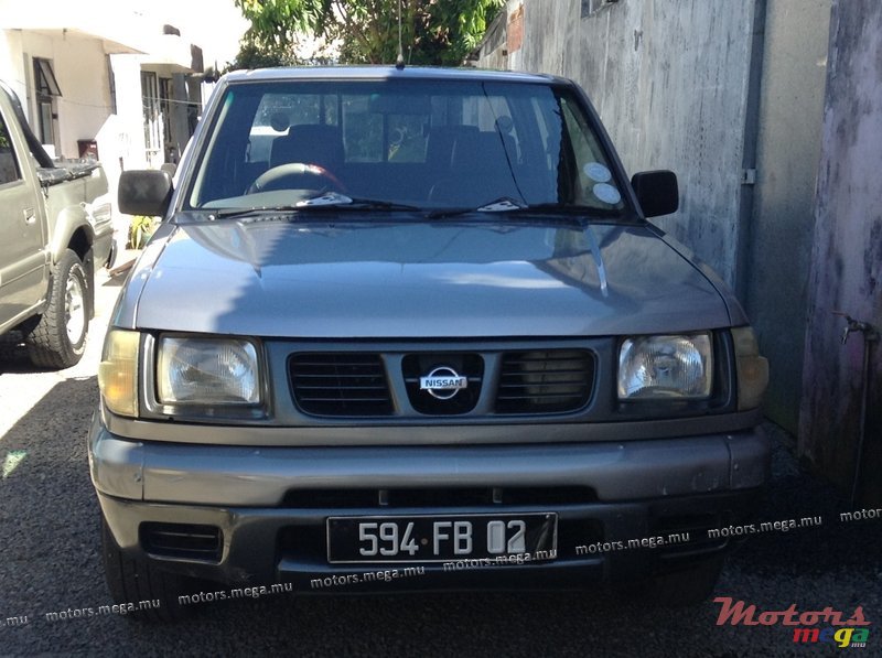 2002' Nissan Hardbody 4X2 photo #1