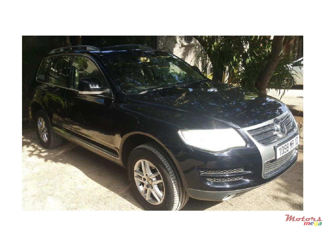 2010' Volkswagen Touareg photo #3