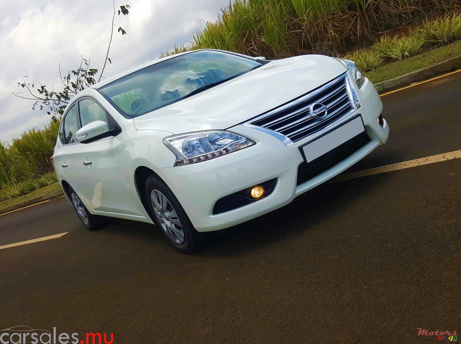 2015' Nissan Sentra 1.6 photo #2