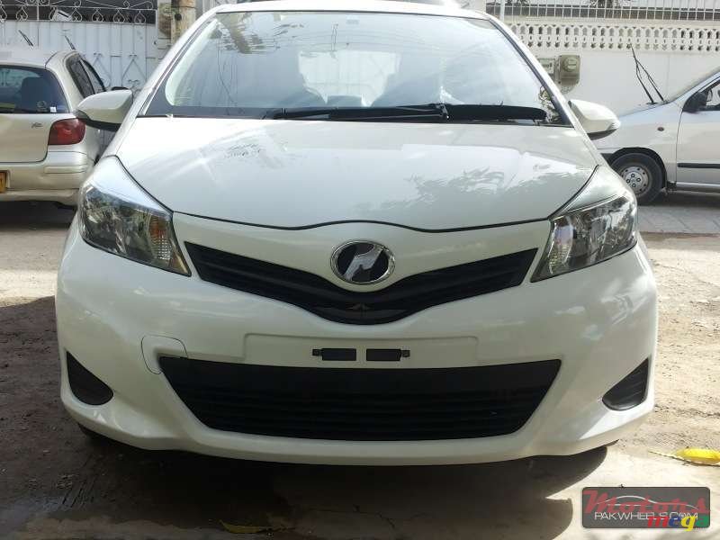 2012' Toyota Vitz photo #4