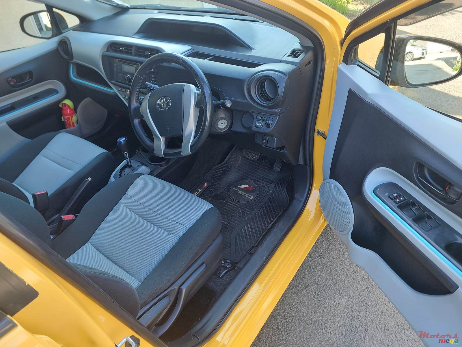 2012' Toyota Aqua photo #5