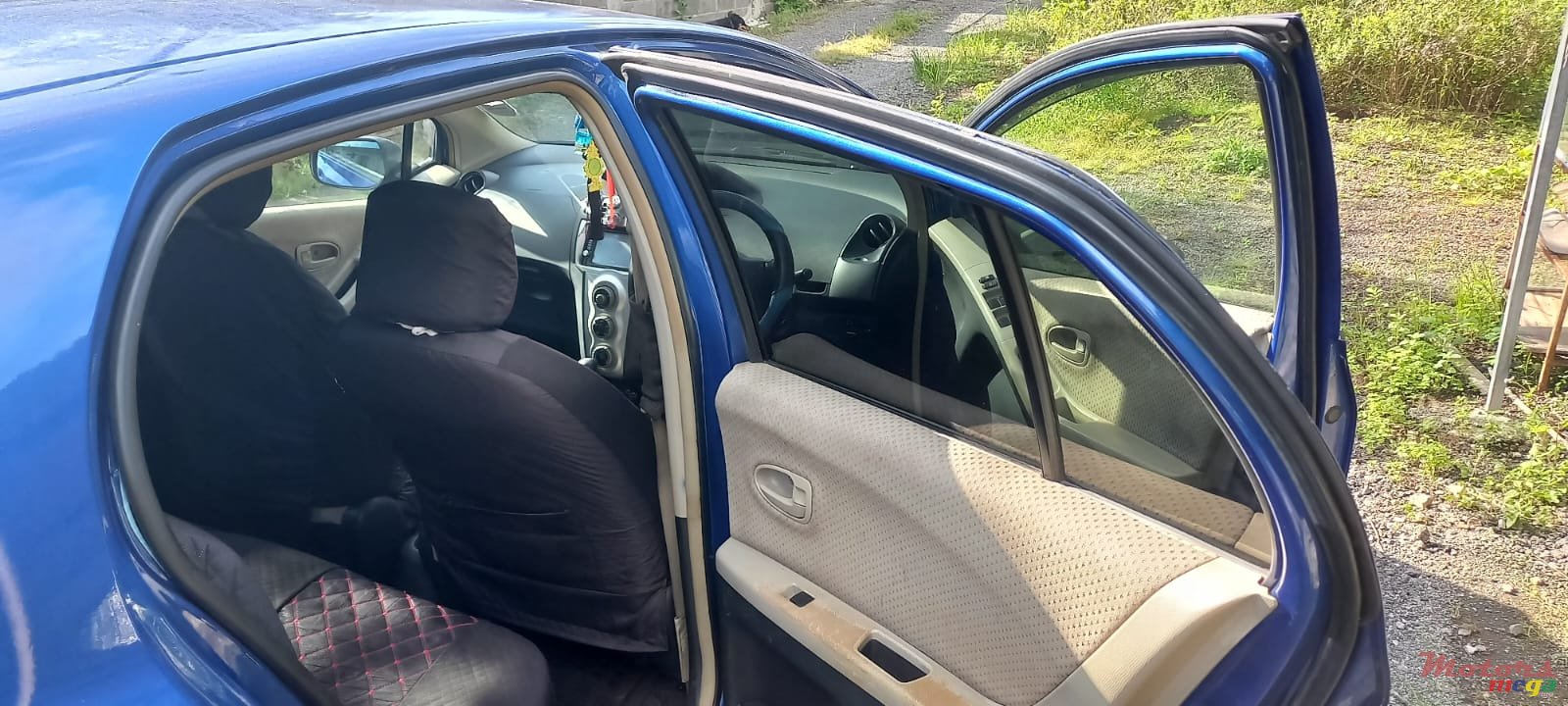 2006' Toyota Vitz photo #4