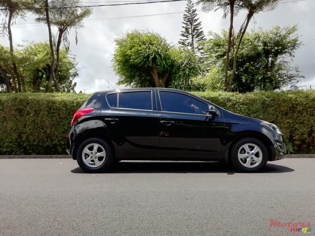 2013' Hyundai i20 photo #2
