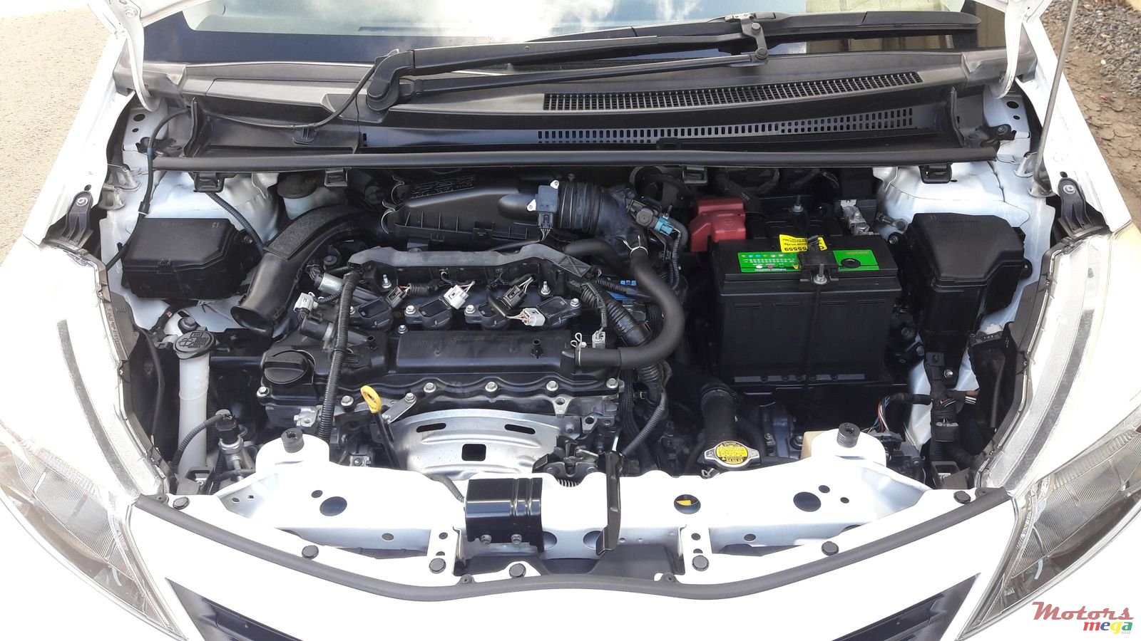 2011' Toyota Vitz 1300cc photo #3