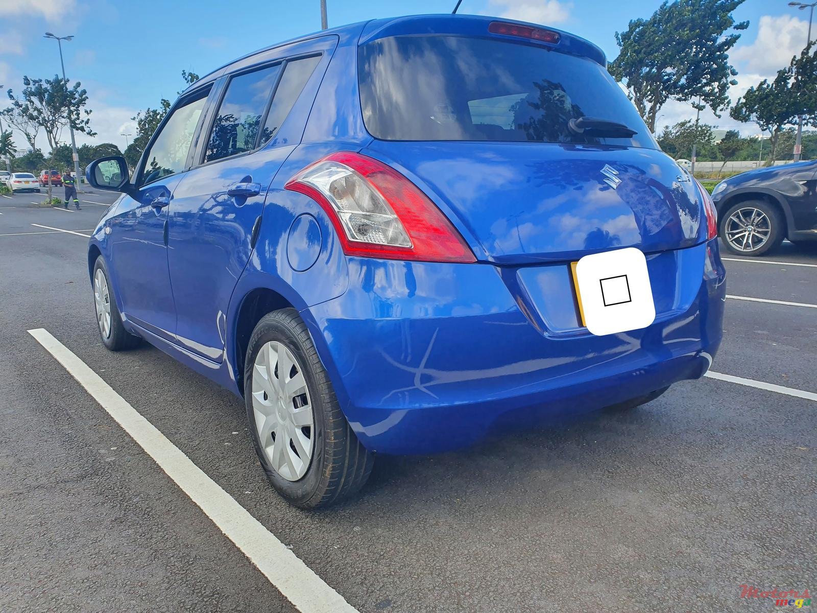 2013' Suzuki Swift photo #5