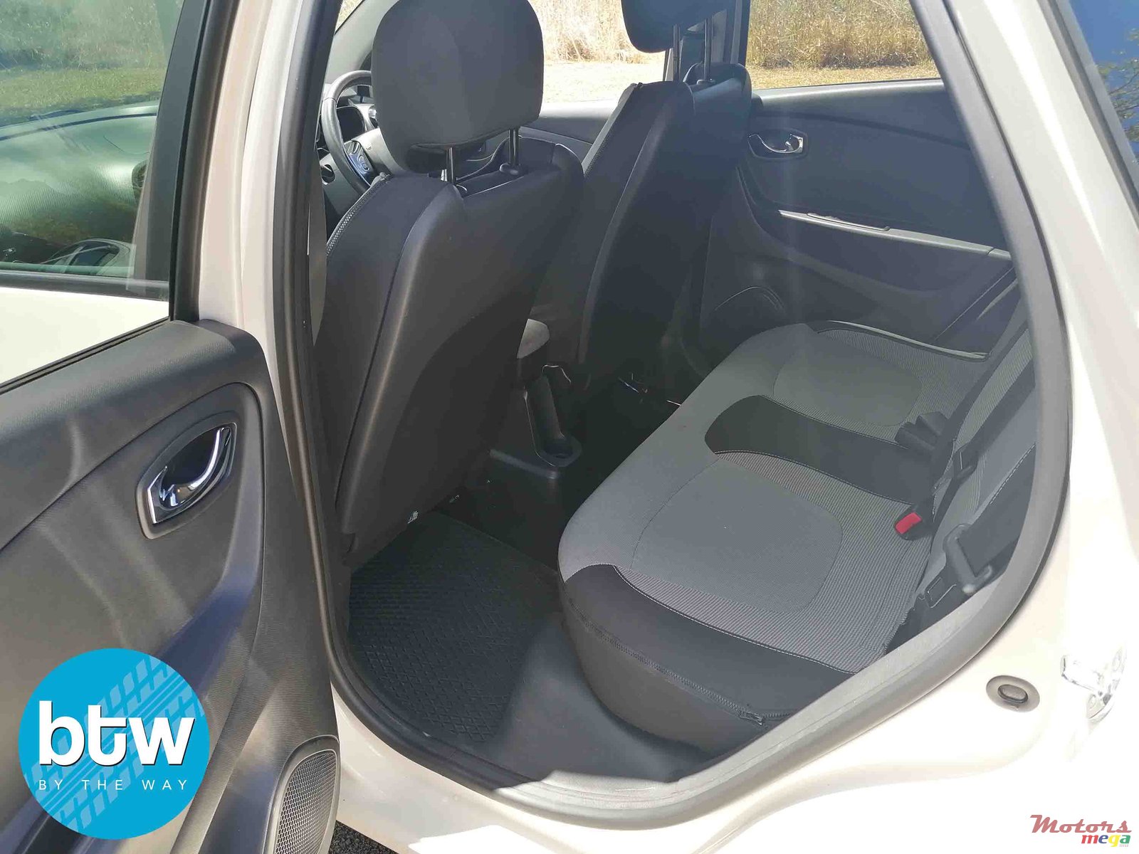 2014' Renault Captur photo #5