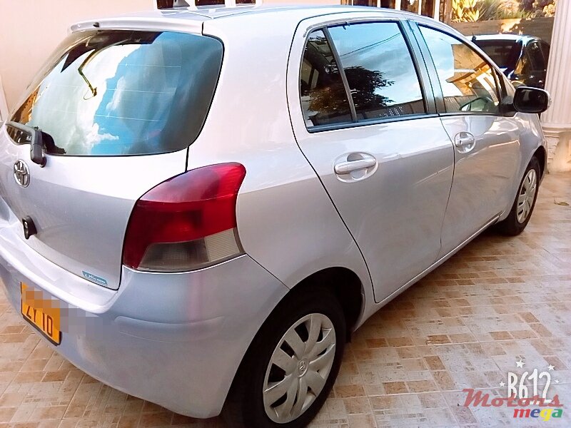 2010' Toyota Vitz photo #3