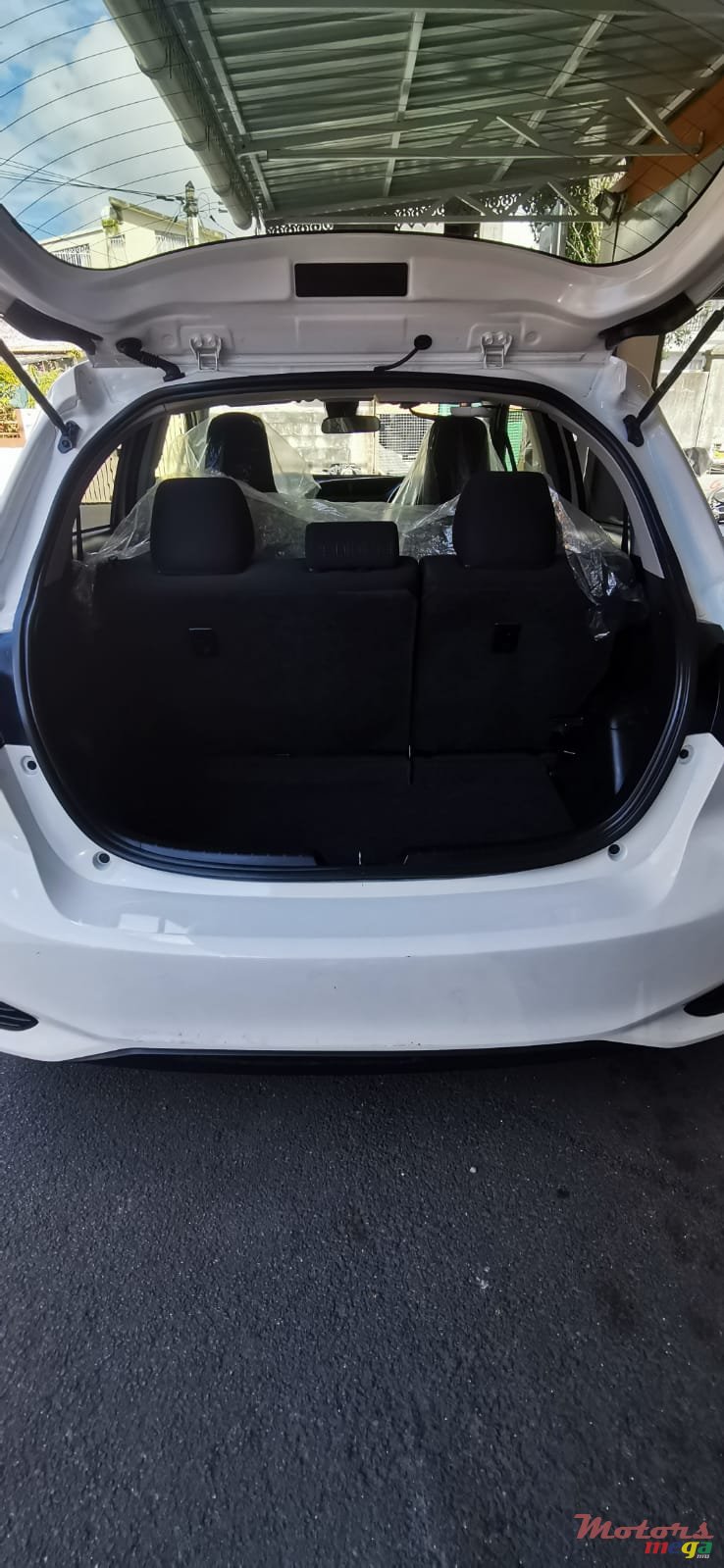 2019' Toyota Vitz HYBRID photo #5