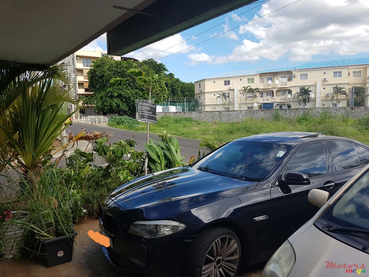 2011' BMW 530 photo #1