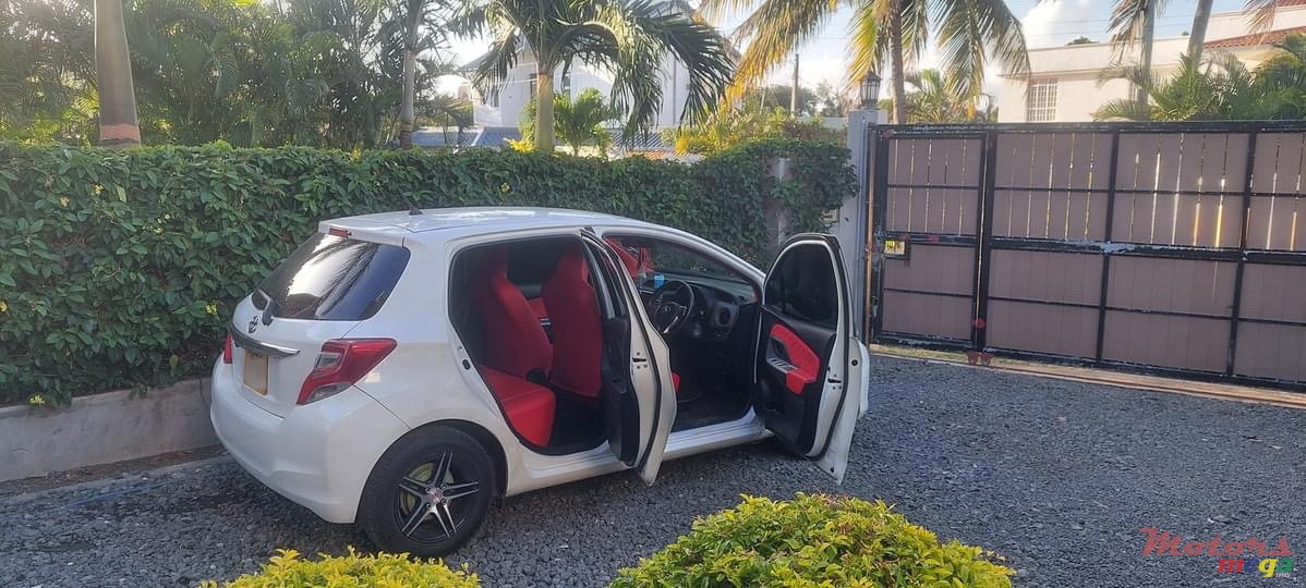 2015' Toyota Vitz 1320 photo #3