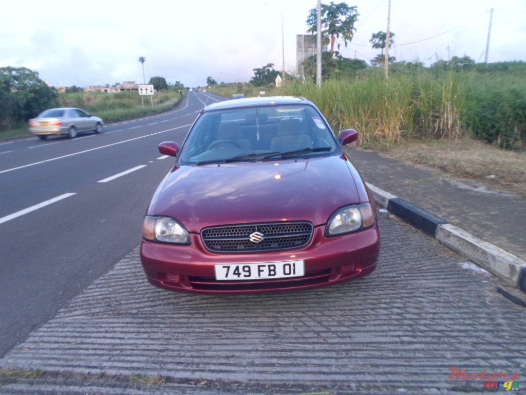 2001' Suzuki Baleno photo #1