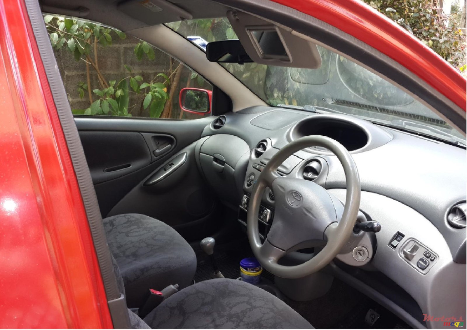 2001' Toyota Vitz None photo #3